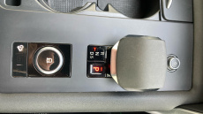 Land Rover Discovery 3.0 D300 Dynamic SE 5dr Auto Diesel Station Wagon